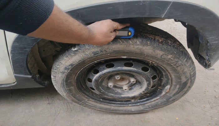 2016 Mahindra Kuv100 K4 D 6 STR, Diesel, Manual, 49,241 km, tyre