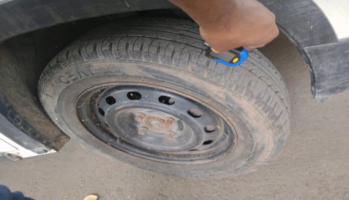 2016 Mahindra Kuv100 K4 D 6 STR, Diesel, Manual, 49,241 km, tyre