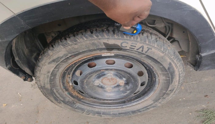 2016 Mahindra Kuv100 K4 D 6 STR, Diesel, Manual, 49,241 km, tyre