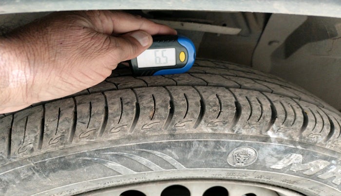 2021 Maruti Vitara Brezza LXI, Petrol, Manual, 39,256 km, tyre