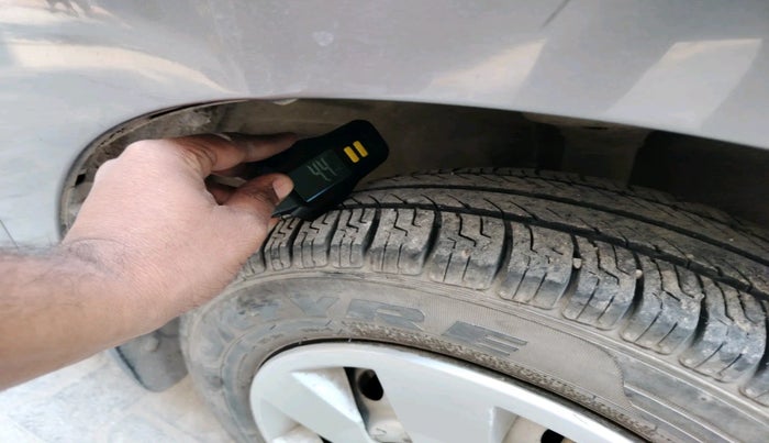 2014 Maruti Wagon R 1.0 LXI CNG, Petrol, Manual, 1,41,178 km, tyre