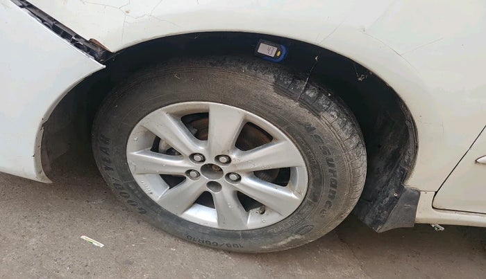 2013 Toyota Corolla Altis VL AT PETROL, Petrol, Automatic, 2,27,573 km, tyre