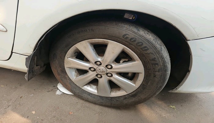 2013 Toyota Corolla Altis VL AT PETROL, Petrol, Automatic, 2,27,573 km, tyre