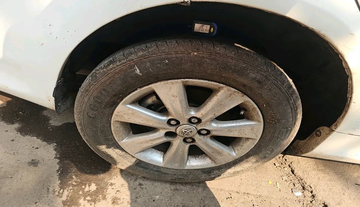 2013 Toyota Corolla Altis VL AT PETROL, Petrol, Automatic, 2,27,573 km, tyre