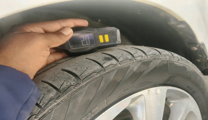 2017 Hyundai Elite i20 ASTA 1.4 CRDI (O), Diesel, Manual, 1,43,673 km, tyre