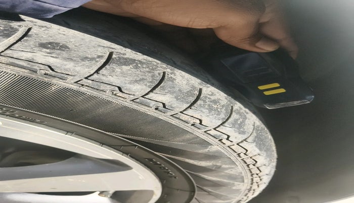 2017 Hyundai Elite i20 ASTA 1.4 CRDI (O), Diesel, Manual, 1,43,673 km, tyre