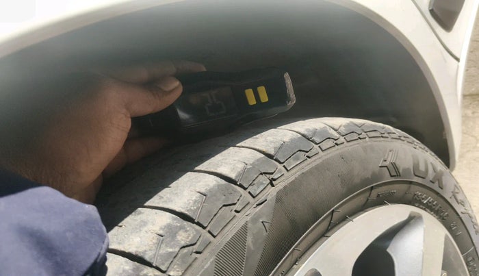 2017 Hyundai Elite i20 ASTA 1.4 CRDI (O), Diesel, Manual, 1,43,673 km, tyre