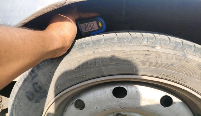 2010 Nissan Micra XE PETROL, Petrol, Manual, 1,57,857 km, tyre