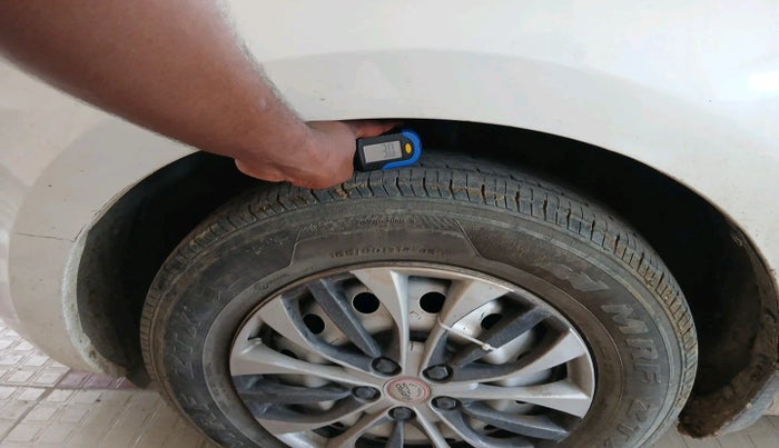 2021 Maruti Swift LXI, Petrol, Manual, 1,18,695 km, tyre