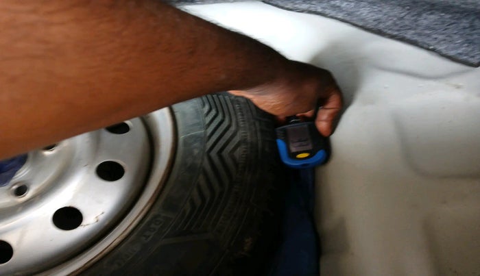 2021 Maruti Swift LXI, Petrol, Manual, 1,18,695 km, tyre