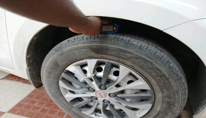 2021 Maruti Swift LXI, Petrol, Manual, 1,18,695 km, tyre