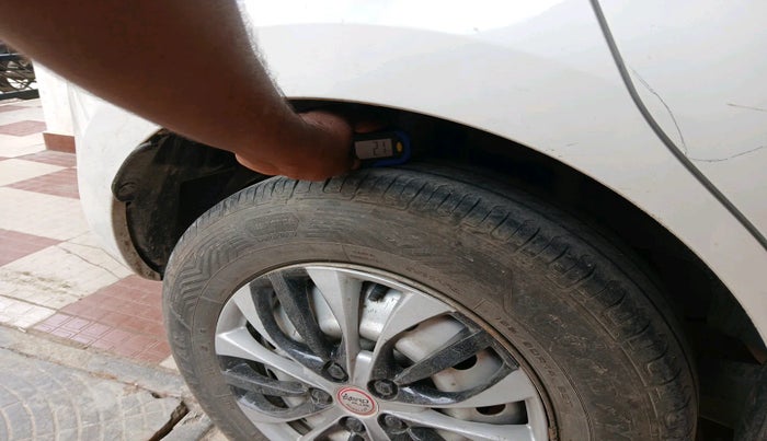 2021 Maruti Swift LXI, Petrol, Manual, 1,18,695 km, tyre