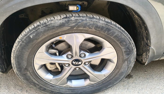 2020 KIA SELTOS HTK PLUS 1.5, Petrol, Manual, 26,009 km, tyre