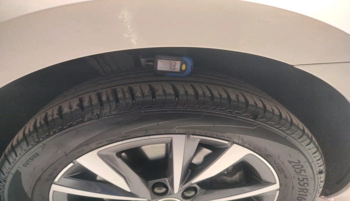 2023 Skoda SLAVIA STYLE 1.5L TSI DSG, Petrol, Automatic, 3,798 km, tyre