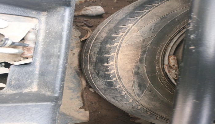 2018 Maruti Alto 800 LXI CNG, Petrol, Manual, 1,04,917 km, tyre