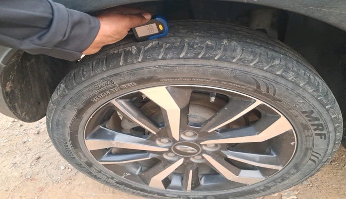 2019 Mahindra XUV300 W8 (O) 1.5 DIESEL, Diesel, Manual, 83,314 km, tyre