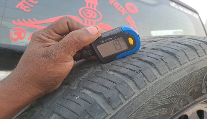 2016 Mahindra TUV300 T8, Diesel, Manual, 1,56,417 km, tyre