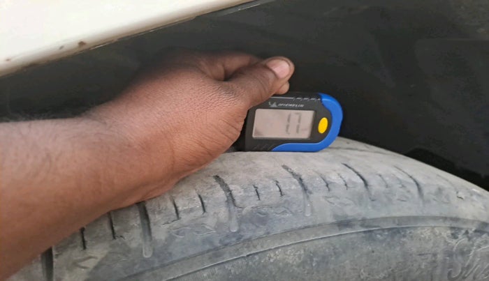 2016 Mahindra TUV300 T8, Diesel, Manual, 1,56,417 km, tyre