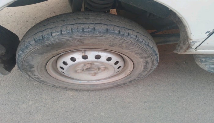 2018 Maruti Eeco 5 STR WITH A/C+HTR CNG, Petrol, Manual, 3,11,053 km, tyre