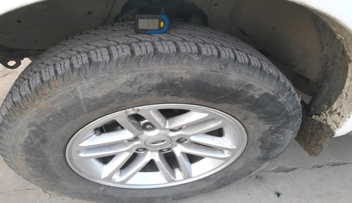 2010 Ford Endeavour 3.0L 4X4 AT, Diesel, Automatic, 1,41,511 km, tyre