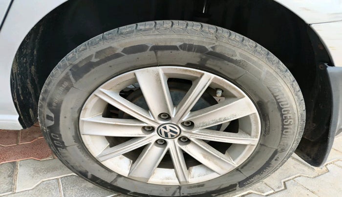 2016 Volkswagen Vento HIGHLINE 1.5 AT, Diesel, Automatic, 93,154 km, tyre