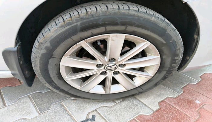 2016 Volkswagen Vento HIGHLINE 1.5 AT, Diesel, Automatic, 93,154 km, tyre