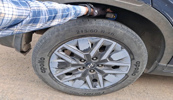 2022 Hyundai VENUE SX 1.5 CRDI, Diesel, Manual, 2,03,631 km, tyre