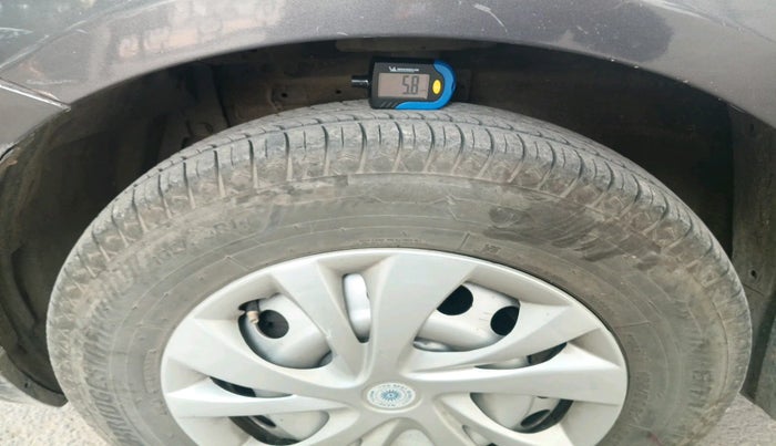 2017 Maruti Swift LXI (O), Petrol, Manual, 1,21,459 km, tyre