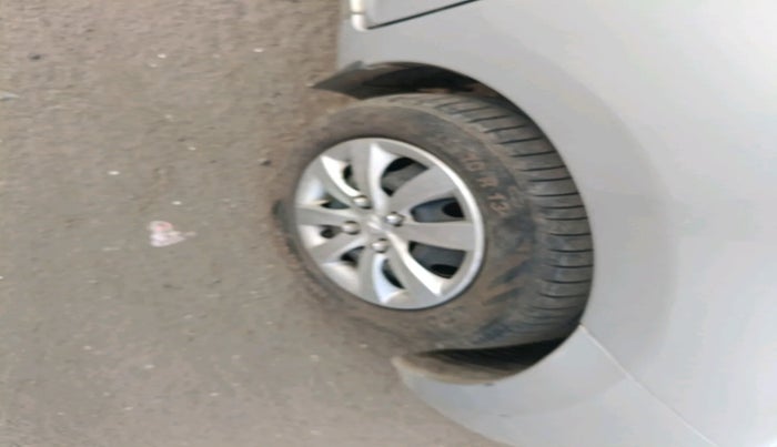 2011 Hyundai Eon ERA +, Petrol, Manual, 47,346 km, tyre