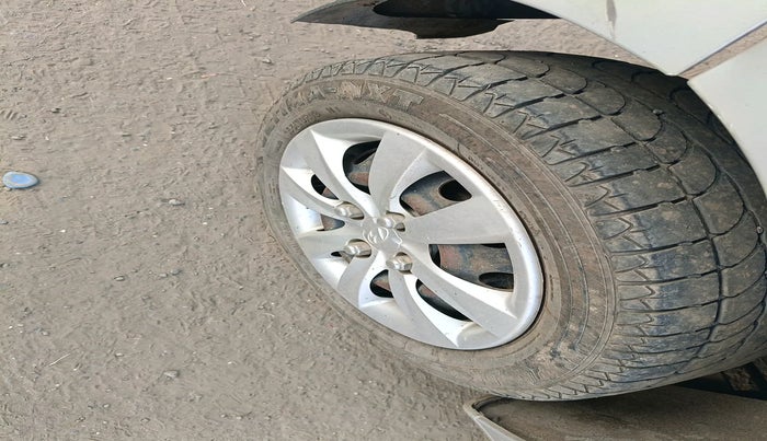 2011 Hyundai Eon ERA +, Petrol, Manual, 47,346 km, tyre