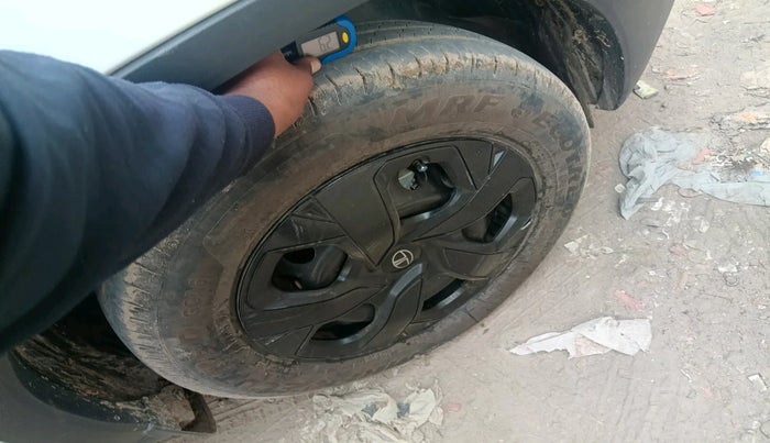 2025 Tata PUNCH Adventure Plus iCNG, Petrol, Manual, 2,947 km, tyre