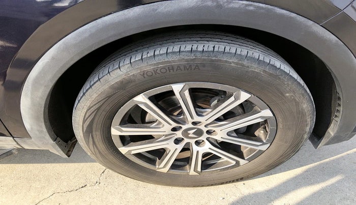 2022 Mahindra XUV700 AX7 Luxury Pack Diesel MT 7 STR, Diesel, Manual, 80,770 km, tyre