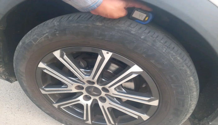 2021 Mahindra XUV700 AX 7 LUXURY P AT 7 STR, Petrol, Automatic, 48,740 km, tyre