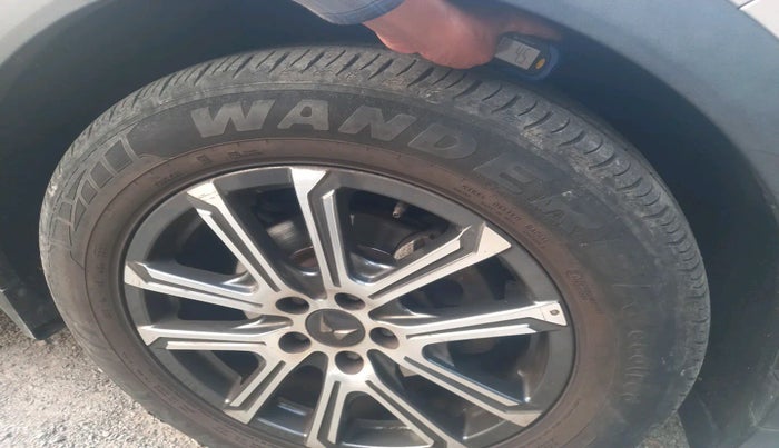 2021 Mahindra XUV700 AX 7 LUXURY P AT 7 STR, Petrol, Automatic, 48,740 km, tyre