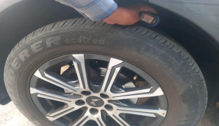 2021 Mahindra XUV700 AX 7 LUXURY P AT 7 STR, Petrol, Automatic, 48,740 km, tyre