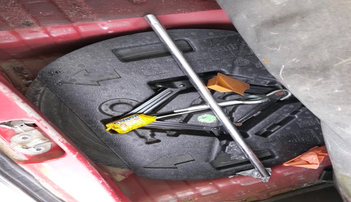 2010 Chevrolet Beat LS PETROL, Petrol, Manual, 1,13,544 km, tyre