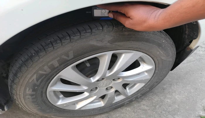 2012 Maruti Swift ZXI, Petrol, Manual, 13,974 km, tyre