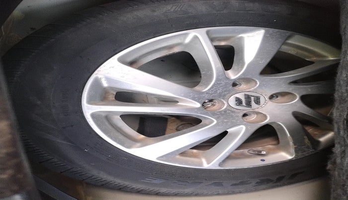 2012 Maruti Swift ZXI, Petrol, Manual, 13,974 km, tyre