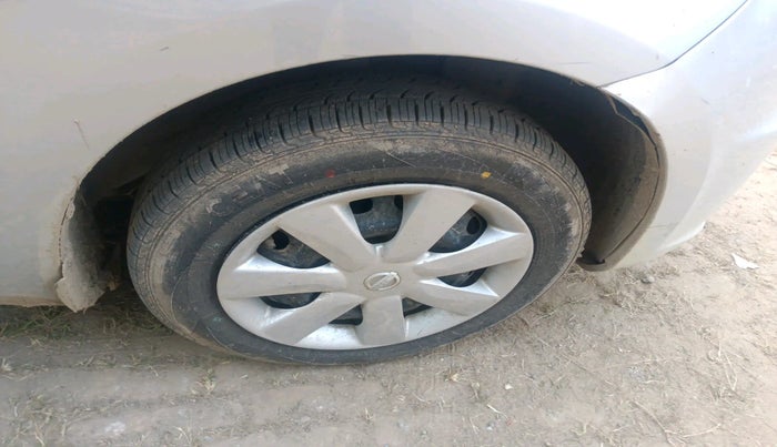 2015 Nissan Micra Active XV, Petrol, Manual, 38,888 km, tyre