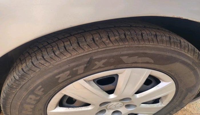 2010 Volkswagen Vento TRENDLINE DIESEL 1.6, Diesel, Manual, 1,00,708 km, tyre