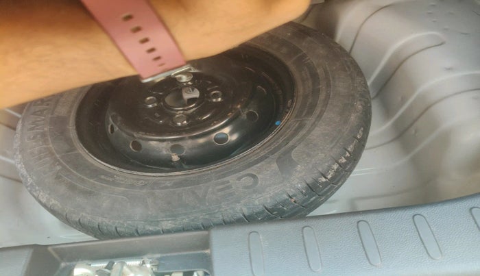 2022 Maruti Alto VXI, Petrol, Manual, 6,881 km, tyre