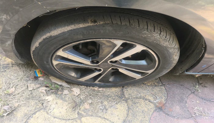 2021 Tata ALTROZ XZ PETROL, Petrol, Manual, 85,774 km, tyre