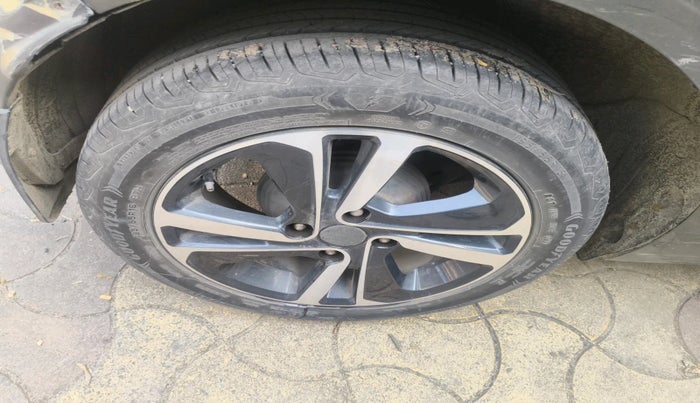 2021 Tata ALTROZ XZ PETROL, Petrol, Manual, 85,774 km, tyre