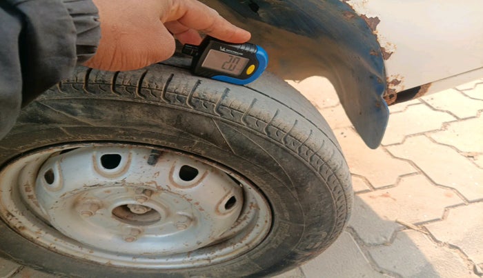 2017 Maruti OMNI E 8 STR, Petrol, Manual, 50,728 km, tyre