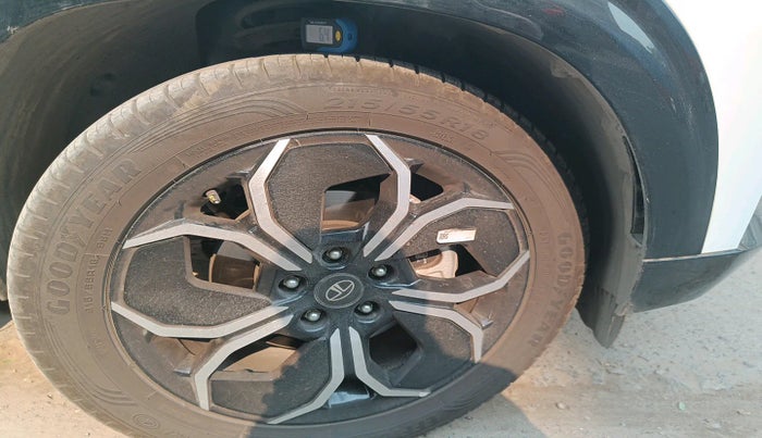 2025 Tata Curvv Accomplished Plus A 1.2 Hyperion GDI Petrol 6MT, Petrol, Manual, 2,104 km, tyre