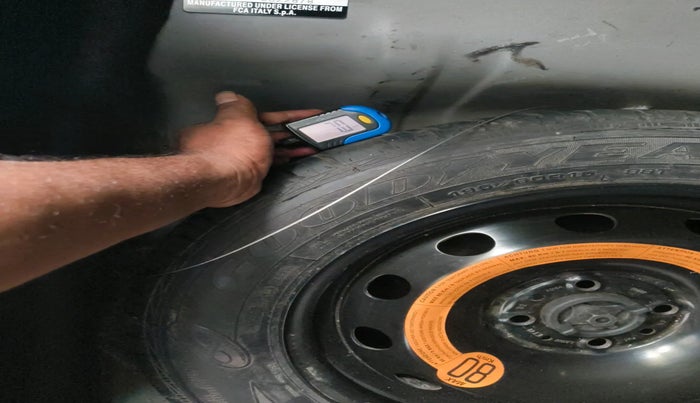 2016 Fiat Punto EVO MULTIJET 1.3 90 HP, Diesel, Manual, 1,10,884 km, tyre