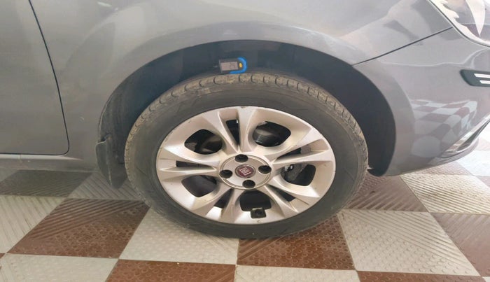 2016 Fiat Punto EVO MULTIJET 1.3 90 HP, Diesel, Manual, 1,10,884 km, tyre