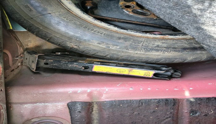 2011 Ford Figo ZXI 1.4 DIESEL, Diesel, Manual, 2,17,863 km, tyre