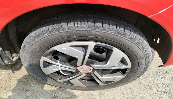 2011 Ford Figo ZXI 1.4 DIESEL, Diesel, Manual, 2,17,863 km, tyre