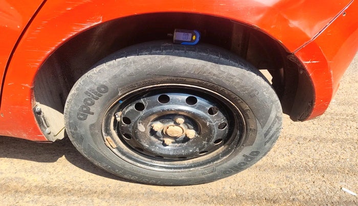 2010 Maruti Swift VXI, Petrol, Manual, 75,568 km, tyre